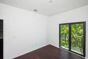 1036 NE 33rd St, Oakland Park, FL 33334 - Photo 18