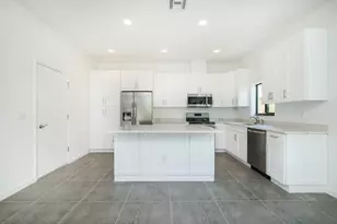 1036 NE 33rd St, Oakland Park, FL 33334 - Photo 6