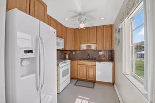 323 Capri G, Delray Beach, FL 33484 - Photo 2
