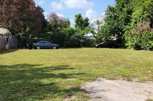702 SW Colleen Ave, Port Saint Lucie, FL 34983 - Photo 1