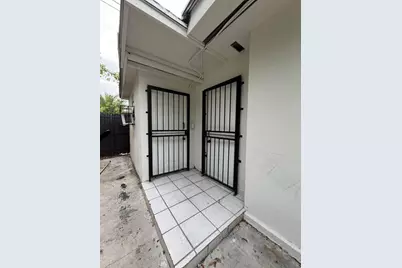 2137 NW 1st Terrace #back, Miami, FL 33125 - Photo 8