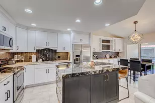 13 Lexington Ln E, Palm Beach Gardens, FL 33418 - Photo 14