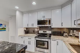 13 Lexington Ln E, Palm Beach Gardens, FL 33418 - Photo 16