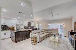 13 Lexington Ln E, Palm Beach Gardens, FL 33418 - Photo 6