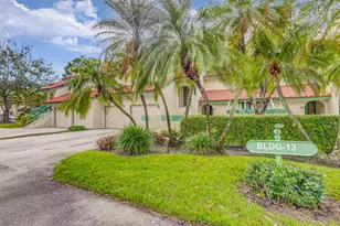 13 Lexington Ln E, Palm Beach Gardens, FL 33418 - Photo 1