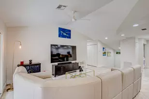13 Lexington Ln E, Palm Beach Gardens, FL 33418 - Photo 10