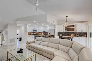 13 Lexington Ln E, Palm Beach Gardens, FL 33418 - Photo 12