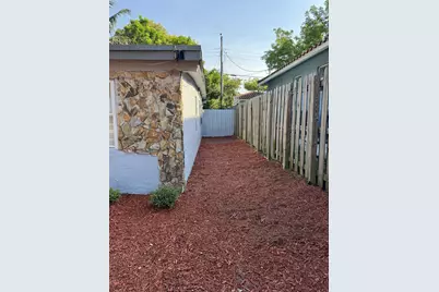 2881 NW 11th Place, Fort Lauderdale, FL 33311 - Photo 20