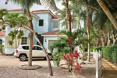 10898 Lake Wynds Court, Boynton Beach, FL 33437 - Photo 2