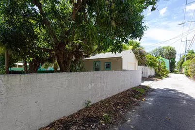 305 N Lakeside Drive, Lake Worth Beach, FL 33460 - Photo 8