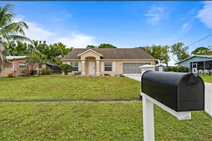 516 SE Crosspoint Dr, Port Saint Lucie, FL 34983 - Photo 2