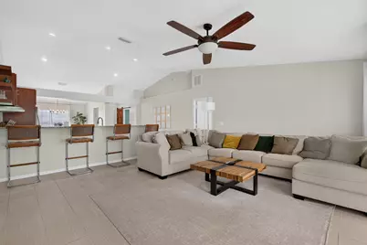 516 SE Crosspoint Drive, Port Saint Lucie, FL 34983 - Photo 10