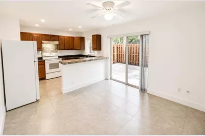 5728 5728 Blueberry Ct, Unit #38 Circle, Lauderhill, FL 33313 - Photo 8