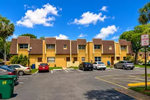 5728 5728 Blueberry Ct Unit #38 Circle, Lauderhill, FL 33313 - Photo 4