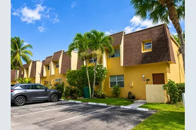 5728 5728 Blueberry Ct, Unit #38 Circle, Lauderhill, FL 33313 - Photo 1