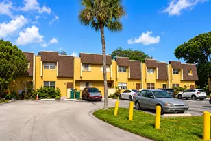 5728 5728 Blueberry Ct Unit #38 Circle, Lauderhill, FL 33313 - Photo 2