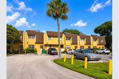 5728 5728 Blueberry Ct, Unit #38 Circle, Lauderhill, FL 33313 - Photo 2