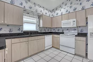 101 Meadowlands Dr, Royal Palm Beach, FL 33411 - Photo 10