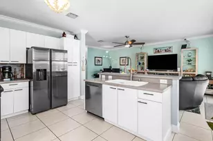 7819 Oak Grove Cir, Lake Worth, FL 33467 - Photo 8