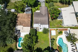 1676 NE 40th St, Oakland Park, FL 33334 - Photo 20