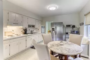 1676 NE 40th St, Oakland Park, FL 33334 - Photo 18