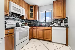 7442 Ashmont Cir, Tamarac, FL 33321 - Photo 4