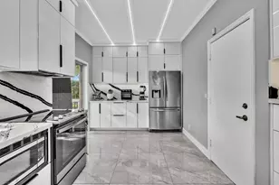 11251 Lakeview Dr, Coral Springs, FL 33071 - Photo 18