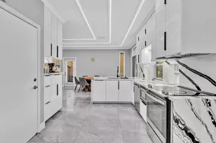 11251 Lakeview Dr, Coral Springs, FL 33071 - Photo 18