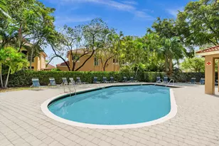 11251 Lakeview Dr, Coral Springs, FL 33071 - Photo 4
