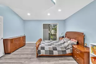 11251 Lakeview Dr, Coral Springs, FL 33071 - Photo 46