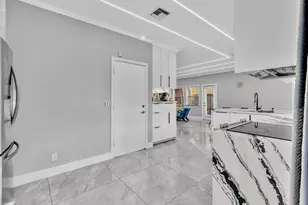 11251 Lakeview Dr, Coral Springs, FL 33071 - Photo 16