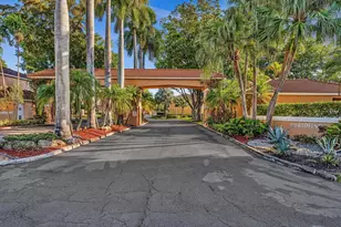 11251 Lakeview Dr, Coral Springs, FL 33071 - Photo 48