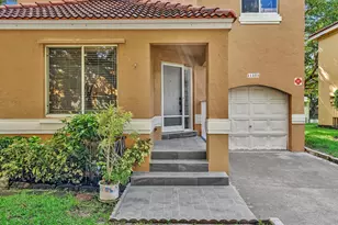 11251 Lakeview Dr, Coral Springs, FL 33071 - Photo 6