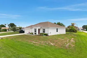 201 SW N Wakefield Cir, Port Saint Lucie, FL 34953 - Photo 2