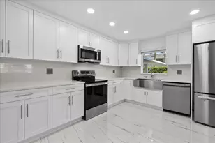 3040 Lake Shore Dr, Riviera Beach, FL 33404 - Photo 4