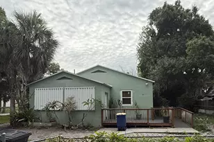 516 Beach Ct, Fort Pierce, FL 34950 - Photo 1