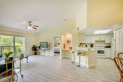 300 Crestwood Court N #307, Royal Palm Beach, FL 33411 - Photo 4
