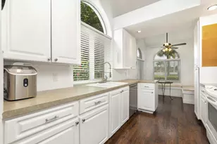 2402 Saratoga Bay Dr, West Palm Beach, FL 33409 - Photo 16