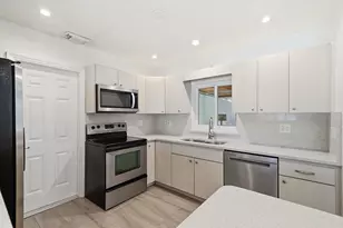 1777 NE 17th St, Fort Lauderdale, FL 33305 - Photo 14