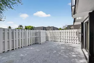 320 Woodland Rd, Palm Springs, FL 33461 - Photo 4