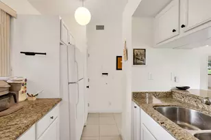 526 Club Dr, Palm Beach Gardens, FL 33418 - Photo 8