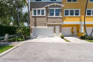 447 Corte Madera Ln, West Palm Beach, FL 33401 - Photo 12