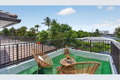 2505 NE 2nd Street, Pompano Beach, FL 33062 - Photo 2
