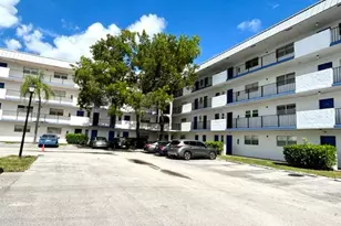 6061 N Falls Cir Dr, Lauderhill, FL 33319 - Photo 4