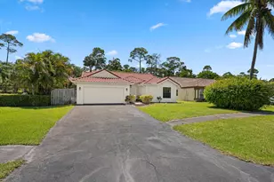 1051 New Parkview Pl, Haverhill, FL 33417 - Photo 4