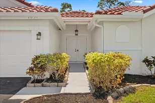 1051 New Parkview Pl, Haverhill, FL 33417 - Photo 2
