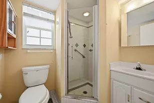670 Tennis Club Dr, Fort Lauderdale, FL 33311 - Photo 16