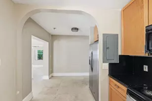 1060 NE 123rd St, North Miami, FL 33161 - Photo 10