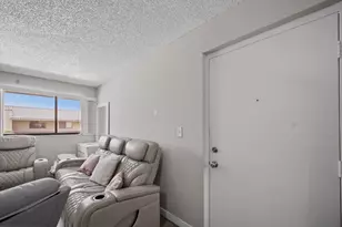 2710 W 60th Pl, Hialeah, FL 33016 - Photo 22