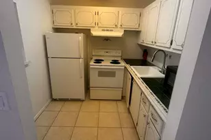 39 Cambridge B, West Palm Beach, FL 33417 - Photo 4